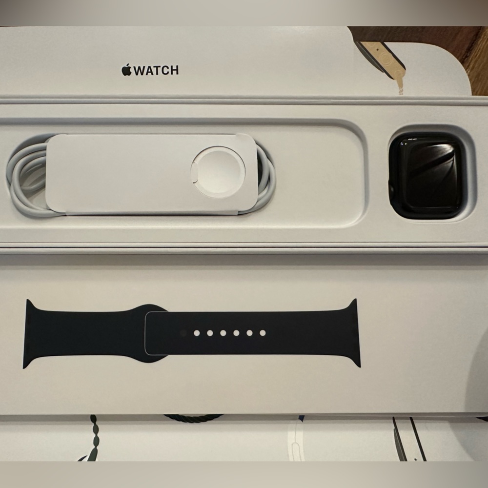 Apple Watch Series 8 GPS 41mm Midnight Aluminum Case w Midnight Sport Band - S/M